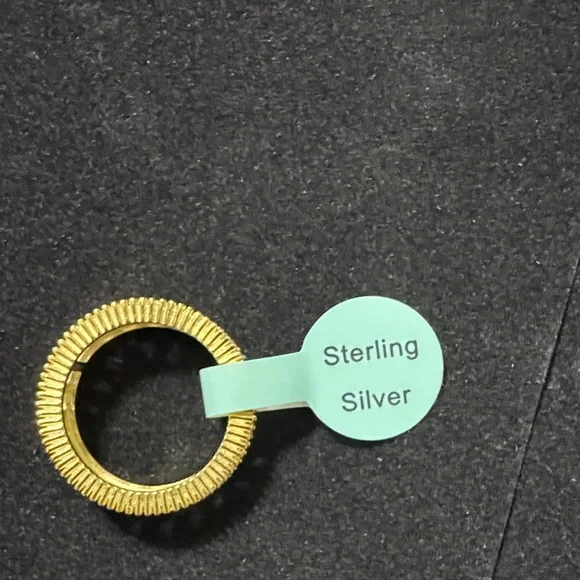 SS elegant Gold Women's Ring size 7 - Picture 3 of 3